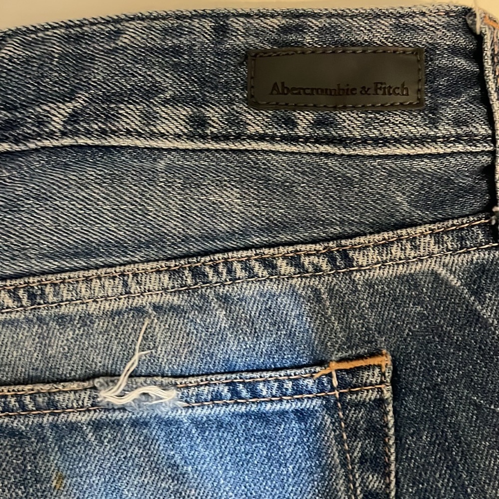 Woman’s Abercrombie & Fitch distressed denim shorts - Picture 5 of 7